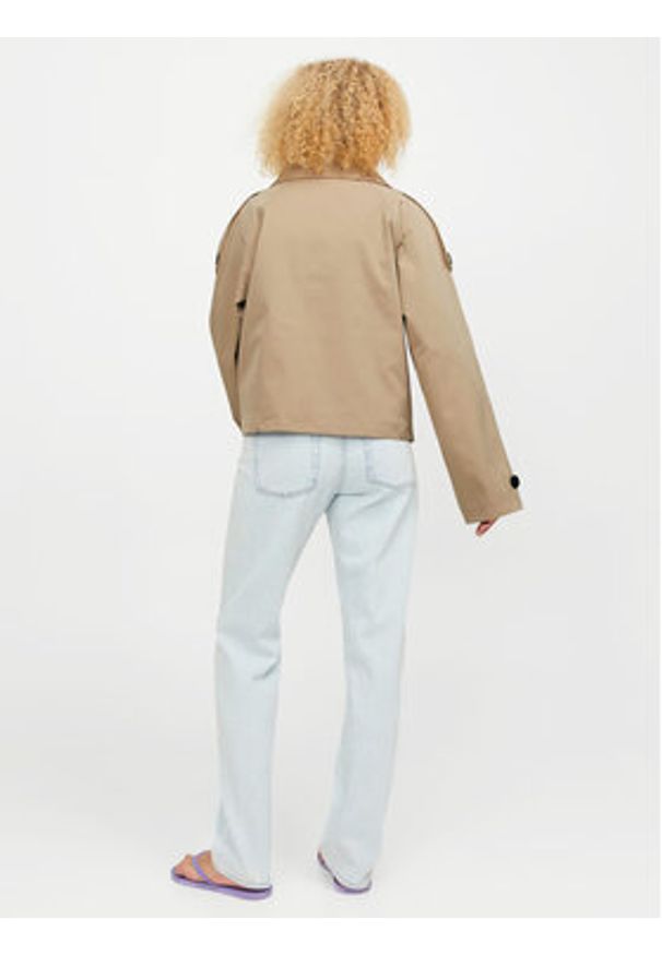 JJXX Kurtka przejściowa Carlie 12248654 Beżowy Relaxed Fit. Kolor: beżowy. Materiał: syntetyk