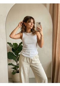 Sinsay - Bawełniany prążkowany top basic - biały. Kolor: biały. Materiał: prążkowany, bawełna