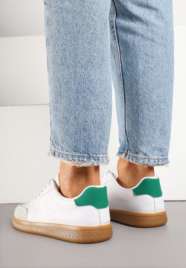 Born2be - Białe Sneakersy w Stylu Tenisówek z Perforacją Reiaris. Okazja: na co dzień. Zapięcie: sznurówki. Kolor: biały. Materiał: jeans, materiał