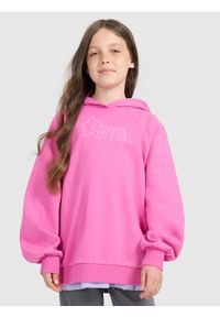 4f - 4F Bluza dresowa nierozpinana z kapturem dziewczęca - różowa 128 (7-8 lat). Okazja: na co dzień. Typ kołnierza: kaptur. Kolor: różowy. Materiał: dresówka. Długość rękawa: raglanowy rękaw. Wzór: nadruk, ze splotem, gładki. Sezon: lato. Styl: casual, sportowy #1
