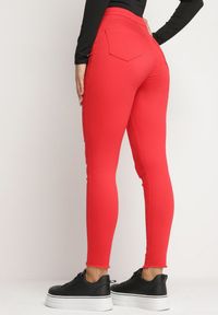 Born2be - Czerwone Dopasowane Bawełniane Spodnie Irinaes. Okazja: na co dzień. Kolor: czerwony. Materiał: bawełna. Wzór: aplikacja. Styl: klasyczny, casual, elegancki #6