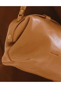 BALAGAN - Beżowa torebka Hug Bag L. Kolor: beżowy #3