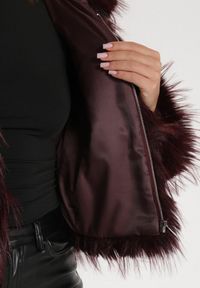 Born2be - Bordowa Kurtka Futerko na Suwak z Kapturem Zetale. Okazja: na spacer. Typ kołnierza: kaptur. Kolor: czerwony. Materiał: futro. Wzór: gładki #3