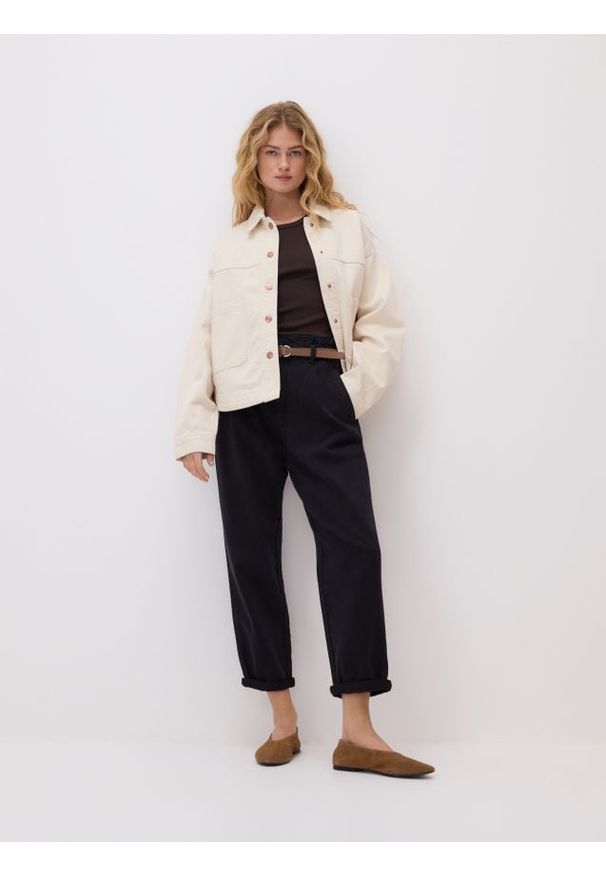 Reserved - Jeansy paperbag - czarny. Kolor: czarny