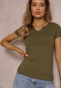 Renee - Ciemnozielony T-shirt Petomeine. Okazja: na co dzień, do domu. Kolor: zielony. Materiał: bawełna, dzianina. Długość rękawa: krótki rękaw. Długość: krótkie. Wzór: aplikacja. Styl: sportowy, casual #6