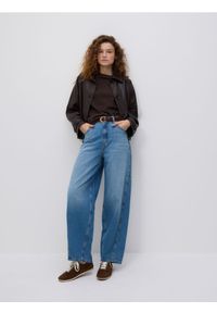 Reserved - Jeansy barrel leg - niebieski. Kolor: niebieski. Materiał: jeans #1