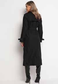Born2be - Czarny Długi Płaszcz Trencz Dwurzędowy z Paskiem w Talii Cadenite. Typ kołnierza: kolnierz wykładany. Kolor: czarny. Długość: długie #6