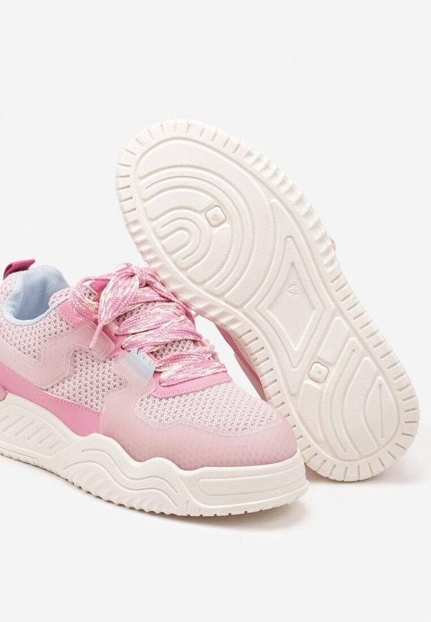 Renee - Różowe Sneakersy z Tłoczoną Platformą Xilanne. Okazja: na co dzień. Kolor: różowy. Materiał: jeans. Obcas: na platformie