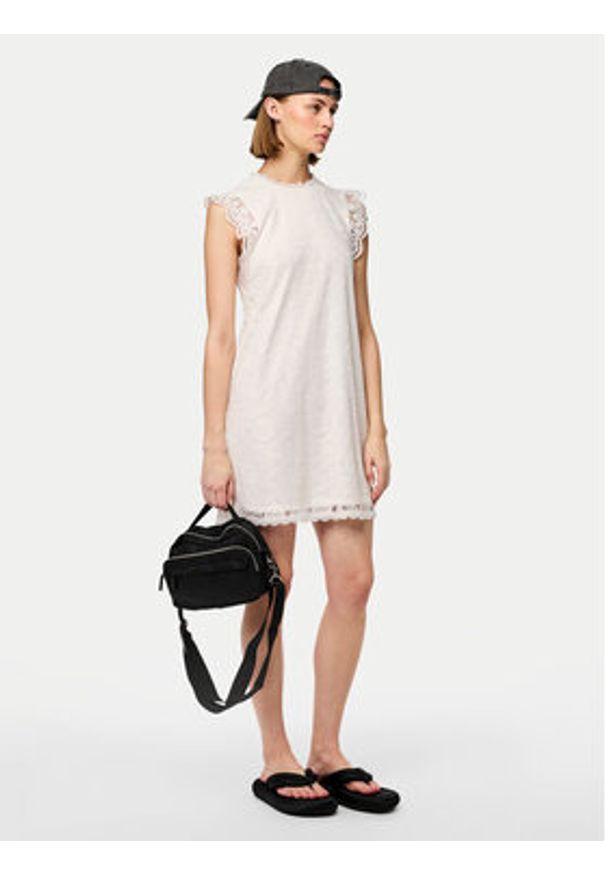 Pieces Sukienka codzienna Olline 17146419 Biały Regular Fit. Okazja: na co dzień. Kolor: biały. Materiał: syntetyk. Typ sukienki: proste. Styl: casual