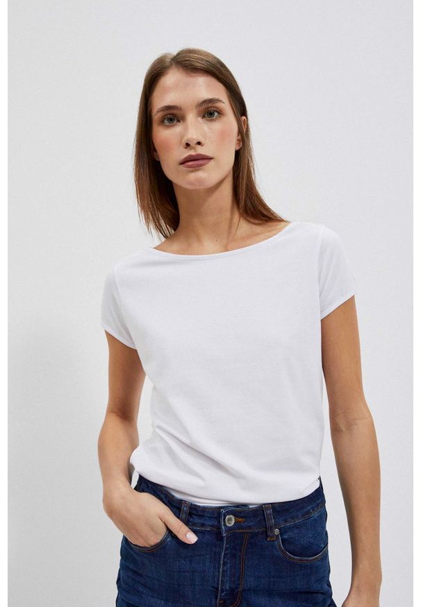 MOODO - Gładki t-shirt. Kolor: biały. Materiał: bawełna, elastan. Długość rękawa: krótki rękaw. Długość: krótkie. Wzór: gładki
