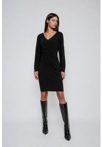 MOODO - Dopasowana sukienka czarna. Kolor: czarny. Materiał: poliester, elastan #1