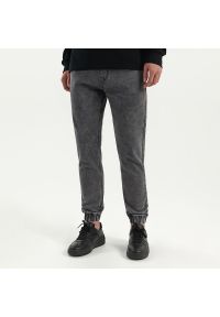 House - Jeansowe joggery z elastycznym pasem szare - Szary. Kolor: szary #1