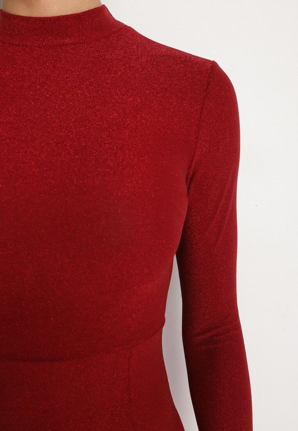 Born2be - Bordowa Sukienka z Wiskozą Ozdobiona Brokatem w Eleganckim Stylu Werirra. Okazja: na imprezę. Kolor: czerwony. Materiał: wiskoza. Wzór: aplikacja. Styl: elegancki