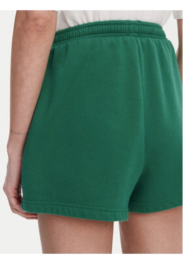 GAP - Gap Szorty sportowe 714587-04 Zielony Relaxed Fit. Kolor: zielony. Materiał: bawełna