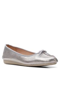 Półbuty Clarks Freckle Ice 26170959 Silver Metallic. Kolor: srebrny. Materiał: skóra #1