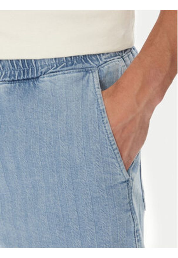 Mustang Szorty jeansowe Prague 1016652 Niebieski Loose Fit. Kolor: niebieski. Materiał: bawełna