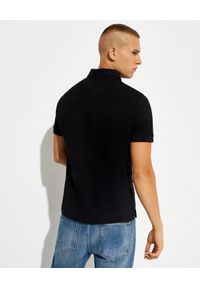 Versace Jeans Couture - VERSACE JEANS COUTURE - Czarna koszulka polo z kolorowym wzorem. Typ kołnierza: polo. Kolor: czarny. Materiał: bawełna. Wzór: kolorowy. Styl: klasyczny #2