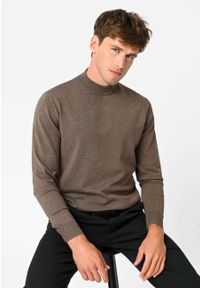 Volcano - Sweter półgolf S-BAZ. Kolor: brązowy. Materiał: prążkowany, dzianina, materiał. Wzór: aplikacja, gładki, ze splotem. Styl: klasyczny #1