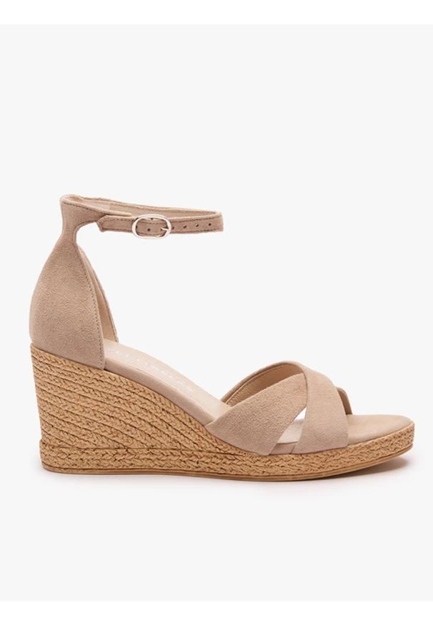 Ryłko - Beżowe sandały na koturnie. Zapięcie: sprzączka. Kolor: beżowy. Materiał: skóra, welur. Sezon: lato. Obcas: na koturnie. Styl: street, klasyczny, elegancki. Wysokość obcasa: średni