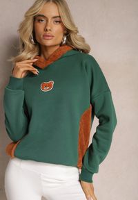 Renee - Zielona Bluza z Bawełny z Ozdobną Naszywką z Misiem i Polarowym Kapturem Hecatia. Typ kołnierza: kaptur. Kolor: zielony. Materiał: polar, bawełna. Wzór: aplikacja