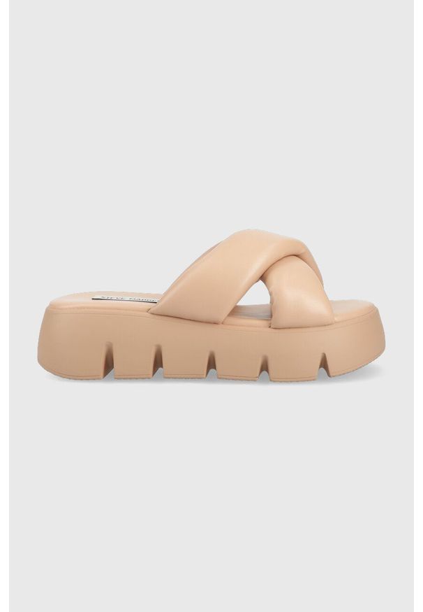 Steve Madden klapki Broadcast damskie kolor beżowy na platformie SM11002374. Kolor: beżowy. Materiał: materiał. Wzór: gładki. Obcas: na platformie