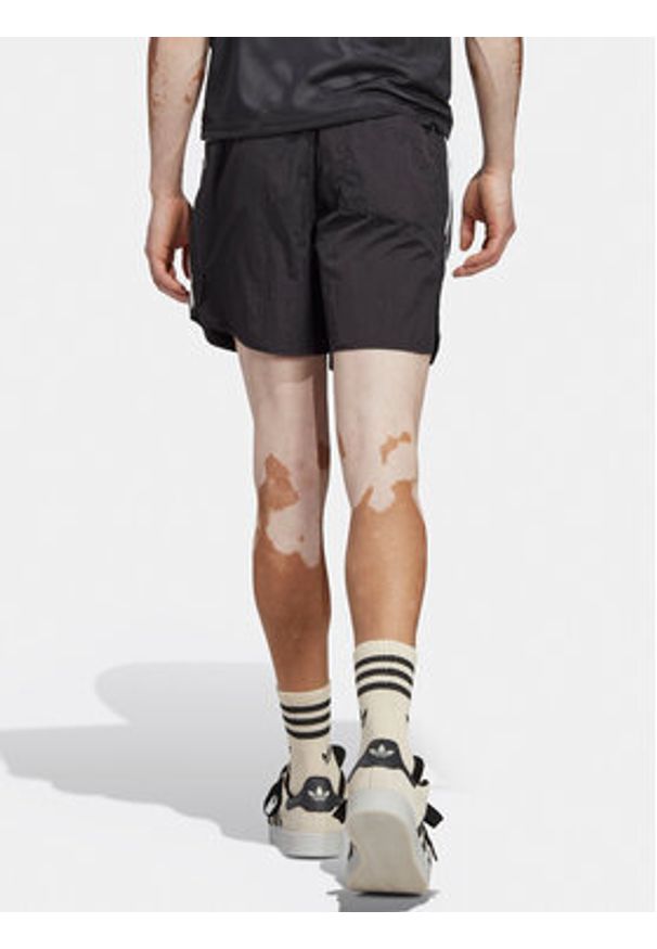 Adidas - adidas Szorty sportowe adicolor Classics HS2069 Czarny Regular Fit. Kolor: czarny. Materiał: syntetyk. Styl: sportowy