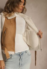 Renee - Beżowa Kamizelka w Rockowym Stylu z Futerkiem w Stylu Baranka i Klamrą Tiofira. Okazja: na co dzień. Kolor: beżowy. Materiał: futro. Styl: rockowy #5