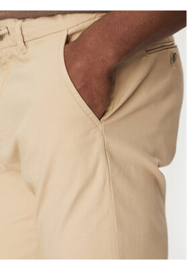 Guess Spodnie materiałowe M5RB51 WGXW1 Beżowy Regular Fit. Kolor: beżowy. Materiał: bawełna