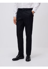 Reserved - Spodnie chino slim fit - czarny. Kolor: czarny. Materiał: bawełna, tkanina #1