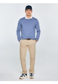 Big-Star - Sweter męski bawełniany niebieski Simoner 402. Okazja: na co dzień, do pracy. Kolor: niebieski. Materiał: bawełna. Długość rękawa: długi rękaw. Długość: długie. Wzór: gładki, aplikacja, ze splotem. Sezon: zima, jesień. Styl: casual, elegancki, klasyczny #1