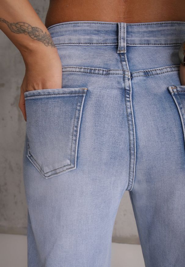 Renee - Niebieskie Basic Jeansy Mom z Bawełny Nemortia. Okazja: na co dzień. Stan: podwyższony. Kolor: niebieski. Styl: vintage, casual
