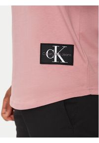 Calvin Klein Jeans T-Shirt J30J323482 Różowy Regular Fit. Kolor: różowy. Materiał: bawełna #2