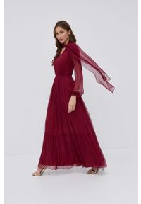 Nissa - NISSA - Sukienka. Kolor: czerwony. Materiał: tkanina. Długość rękawa: długi rękaw. Wzór: gładki. Typ sukienki: rozkloszowane. Długość: maxi #1