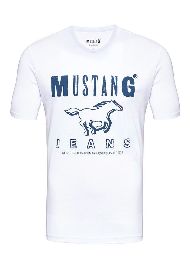 Mustang - MUSTANG T SHIRT BASIC PRINT TEE GENERAL WHITE 1008372 2045. Typ kołnierza: kaptur. Materiał: jeans, bawełna, skóra, dzianina. Długość rękawa: krótki rękaw. Długość: krótkie. Wzór: nadruk. Sezon: lato, jesień, zima. Styl: sportowy, klasyczny