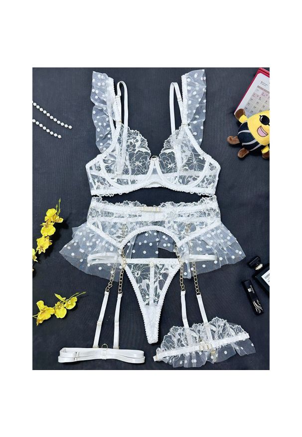 Intica - Komplet bielizny z haftem na specjalne okazje Myrilla. Kolor: biały. Materiał: materiał. Wzór: haft