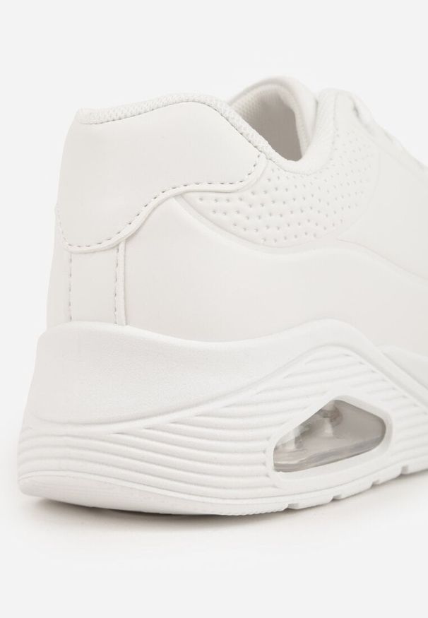 Renee - Białe Sneakersy na Platformie z Transparentną Wstawką przy Podeszwie Riovira. Kolor: biały. Obcas: na platformie