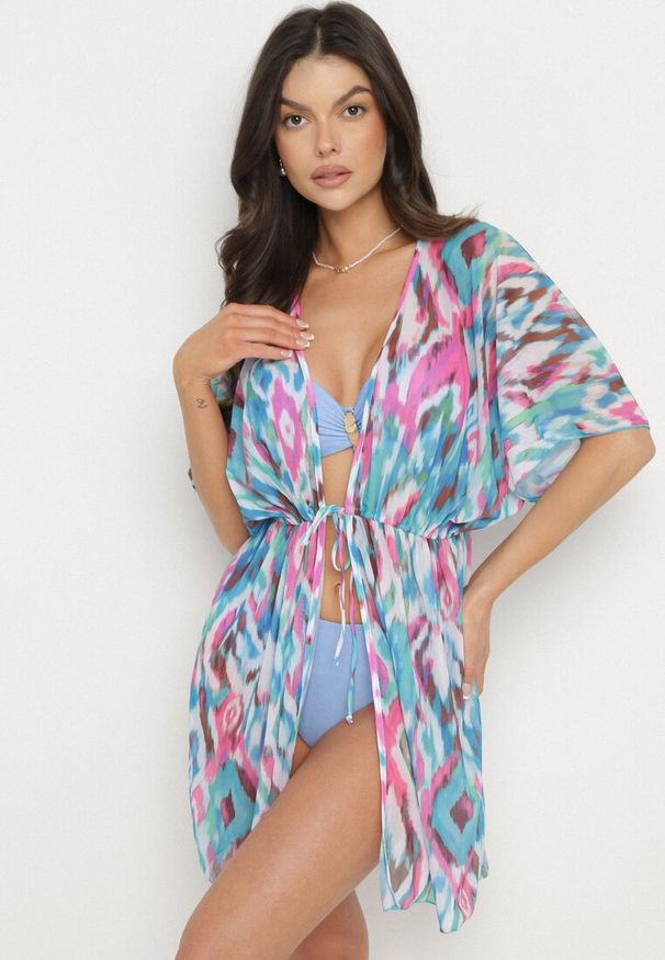 Born2be - Niebiesko-Różowa Narzutka Siateczkowa w Abstrakcyjny Wzór z Wiązaniem Revarella. Okazja: na co dzień. Kolor: niebieski. Styl: casual