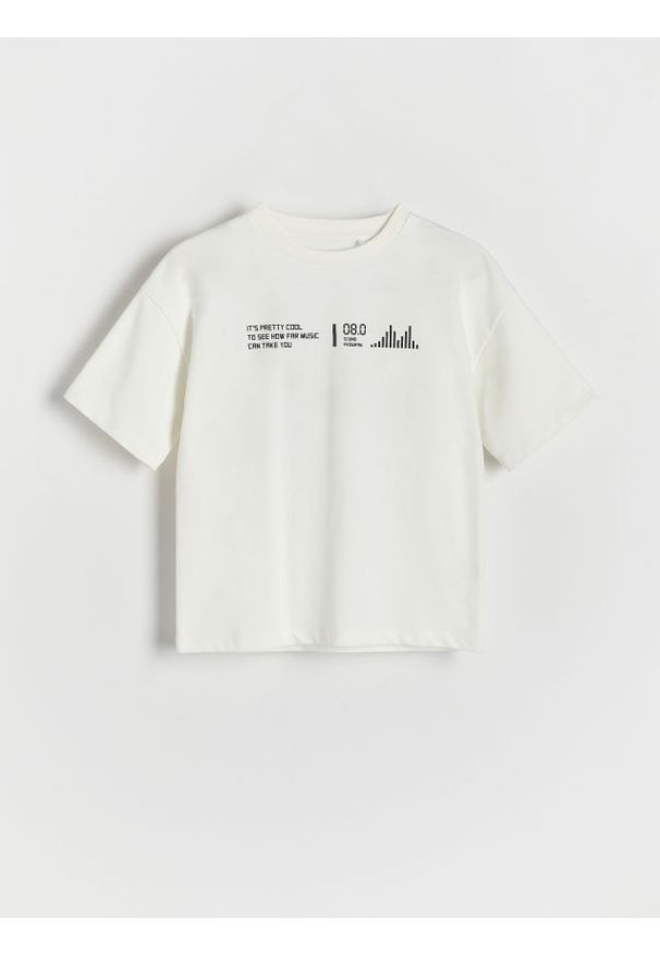 Reserved - T-shirt oversize - złamana biel. Materiał: dzianina, bawełna