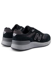 Buty męskie New Balance MW880BB7 – czarne. Okazja: na spacer, na co dzień. Kolor: czarny. Materiał: zamsz, guma. Szerokość cholewki: normalna. Sport: turystyka piesza, fitness #6