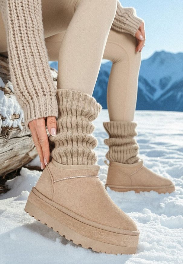 Born2be - Beżowe Śniegowce Vices z Krótką Cholewką Ocieplone Futerkiem Grelfedi. Okazja: na co dzień. Kolor: beżowy. Materiał: futro. Szerokość cholewki: normalna. Sezon: zima. Styl: elegancki, casual