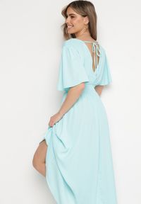 Born2be - Jasnoniebieska Sukienka z Rozkloszowanymi Rękawami Gumką w Pasie i Wiązaniem na Plecach Larielle. Okazja: na imprezę, na co dzień. Typ kołnierza: dekolt w kształcie V. Kolor: niebieski. Materiał: bawełna. Typ sukienki: proste. Styl: elegancki, casual #6