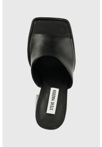 Steve Madden klapki skórzane Trixie damskie kolor czarny na słupku SM11002169. Kolor: czarny. Materiał: skóra. Wzór: gładki. Obcas: na słupku. Wysokość obcasa: średni #4