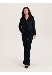 Reserved - Satynowa koszula z wiskozy - czarny. Kolor: czarny. Materiał: satyna, wiskoza. Styl: klasyczny #1