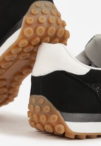 Born2be - Czarne Casualowe Sneakersy z Siateczkowymi Wstawkami Kassadina. Okazja: na co dzień. Kolor: czarny. Materiał: jeans #2