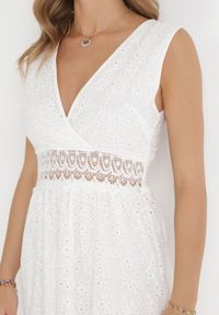 Born2be - Biała Haftowana Sukienka Maxi z Kopertowym Dekoltem i Cienkimi Gumkami w Pasie z Bawełny Sabinel. Typ kołnierza: dekolt kopertowy. Kolor: biały. Materiał: bawełna. Długość rękawa: bez rękawów. Wzór: haft. Sezon: wiosna, lato. Typ sukienki: kopertowe. Długość: maxi #5
