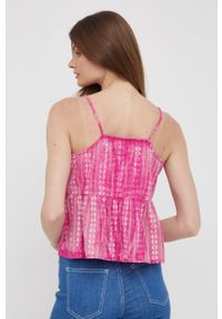 Pepe Jeans bluzka bawełniana PAM damska kolor różowy wzorzysta. Okazja: na co dzień. Kolor: różowy. Materiał: bawełna. Długość rękawa: na ramiączkach. Długość: krótkie. Styl: casual