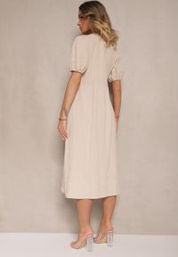 Renee - Jasnobeżowa Rozkloszowana Sukienka z Bawełny w Stylu Boho z Haftowanymi Zdobieniami Lannilsa. Typ kołnierza: dekolt w kształcie V. Kolor: beżowy. Materiał: bawełna. Wzór: haft, aplikacja. Styl: boho