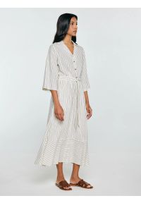 Big-Star - Sukienka damska midi koszulowa w prążek perłowa Kemesi 103. Okazja: na co dzień, do pracy. Typ kołnierza: kołnierzyk klasyczny. Kolor: kremowy. Wzór: prążki. Typ sukienki: koszulowe. Materiał: tkanina, len. Długość rękawa: krótki rękaw. Sezon: lato. Styl: casual, klasyczny, elegancki. Długość: midi #2