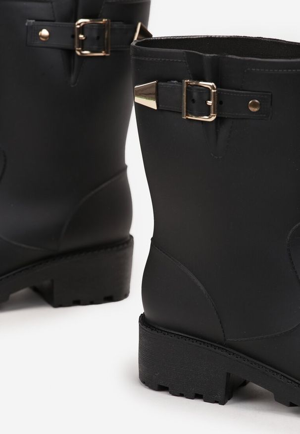 Born2be - Czarne Kalosze z Paskiem z Klamrą z Boku Foteini. Nosek buta: okrągły. Zapięcie: klamry. Kolor: czarny. Materiał: guma, materiał. Obcas: na obcasie. Styl: klasyczny. Wysokość obcasa: niski