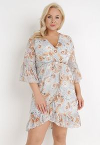 Born2be - Jasnoniebieska Sukienka Sophassa. Okazja: na imprezę. Kolor: niebieski. Wzór: aplikacja, kwiaty. Sezon: lato. Typ sukienki: kopertowe, rozkloszowane. Styl: elegancki #1